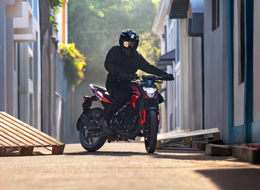 BAJAJ N125 01