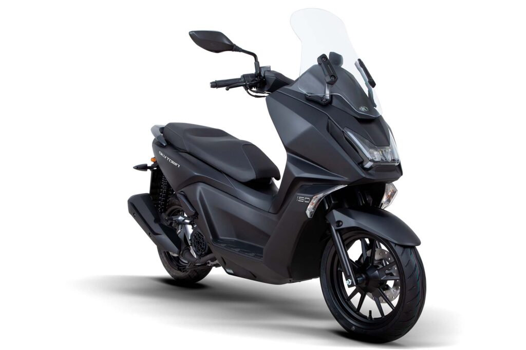 Kymco Sky Town Black windshield 001