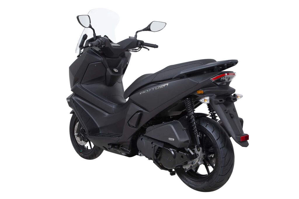 Kymco Sky Town Black windshield 003
