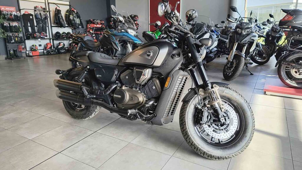 QJMotor SRV 600