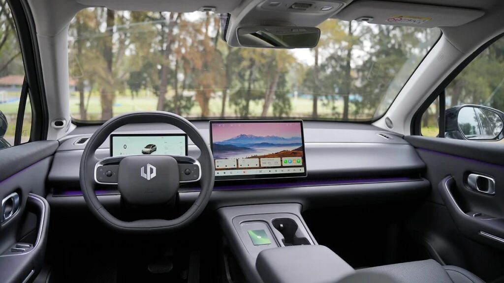 Leapmotor ultra-híbridos: se lanzan y desafían a los chinos de BYD 4 LEAPMOTOR C10 INTERIIOR