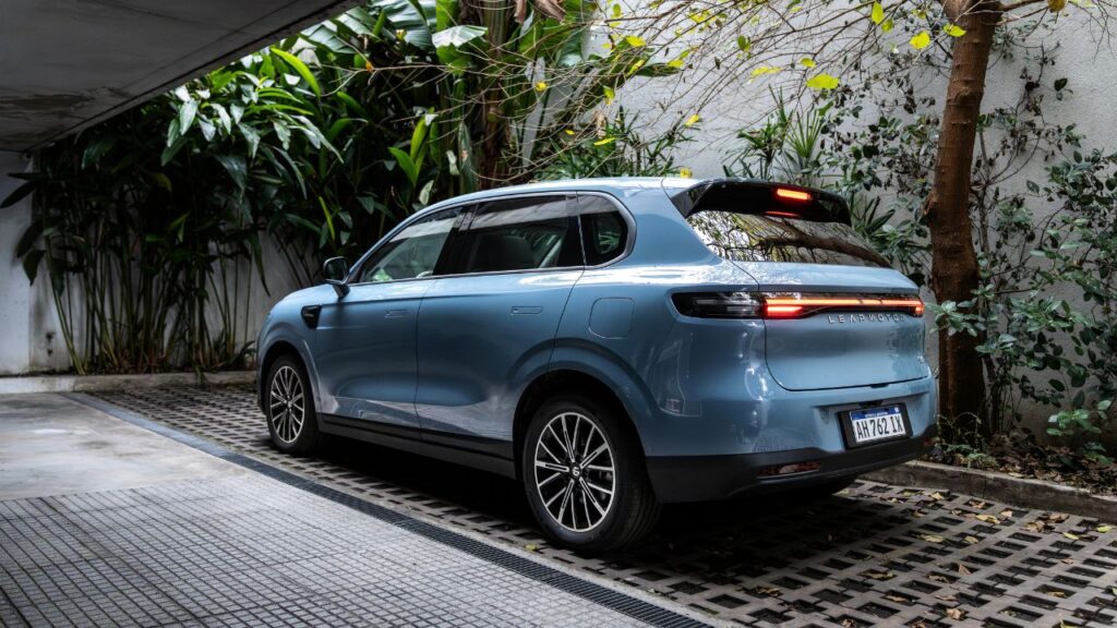 Nuevo Leapmotor B10 híbrido: ultra tecnológico y con 900 km de autonomía 5 Nuevo Leapmotor B10 híbrido