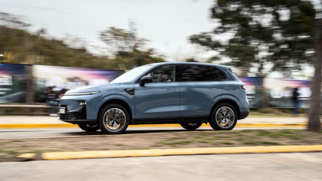 Nuevo Leapmotor B10 híbrido: ultra tecnológico y con 900 km de autonomía 4 Nuevo Leapmotor B10 híbrido