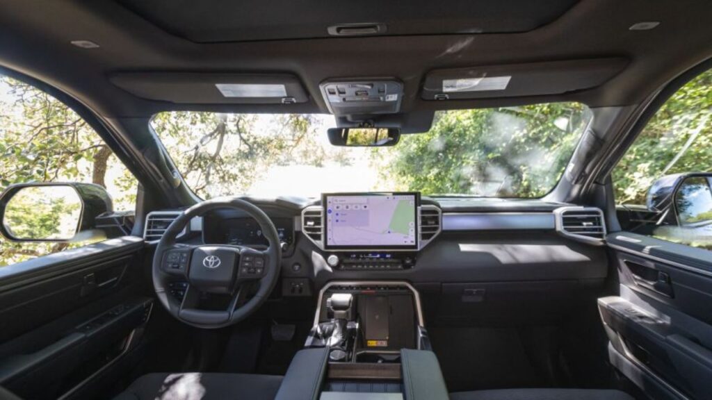 Toyota presentó la Tundra 2027: nuevo paquete off-road y más tecnología 1 Toyota Tundra 2027 (2)