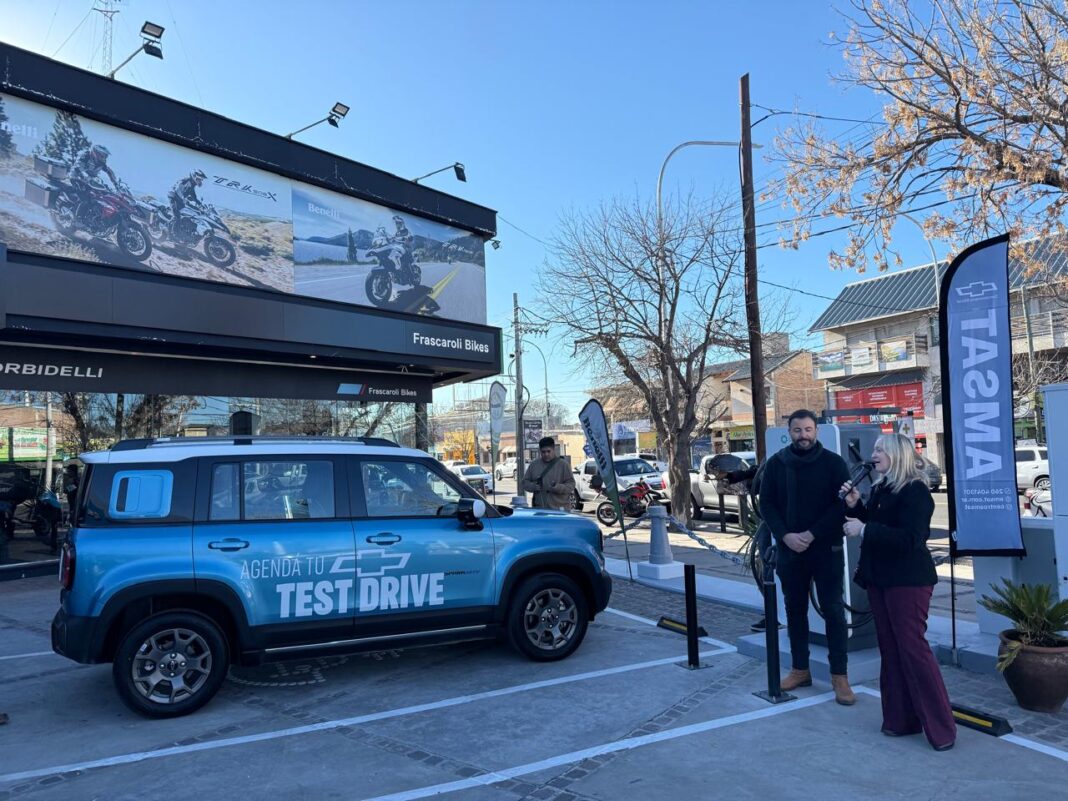 Autos eléctricos: Mendoza ya tiene el primer cargador de alta velocidad cargador electrico chargebox hebe casado en amsat