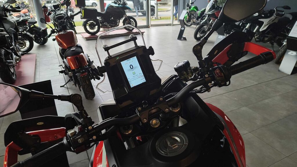 Conocimos en Mendoza la flamante SRT 450RX de QJMotor y aquí te la presentamos 3 qjmotor srt 450rx mendoza 004