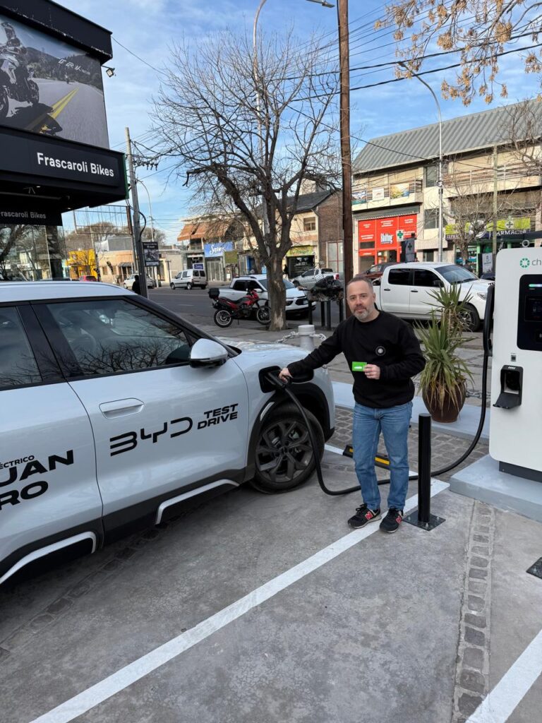 Autos eléctricos: Mendoza ya tiene el primer cargador de alta velocidad 4 yuan pro test damian weizman