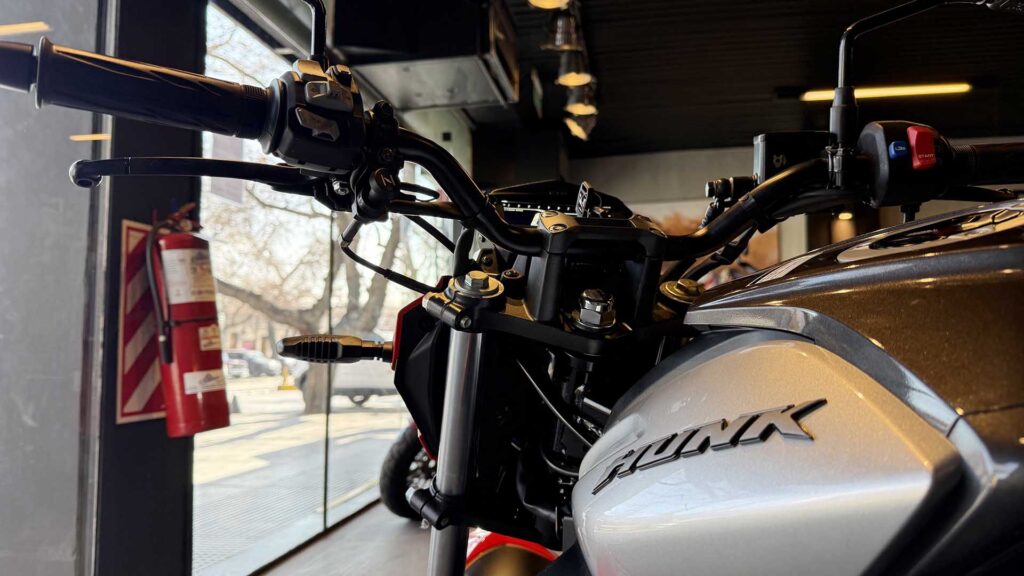 Hunk 125R: conocimos en Mendoza la naked Hero con equipo de primera y precio competitivo 5 Hero Hunk 125R