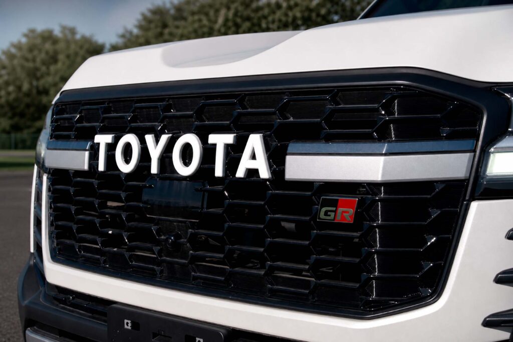 Toyota lanza el nuevo Land Cruiser 300 con mejoras en motorización, diseño y más 1 Nuevo Land Cruiser 300 GR-S