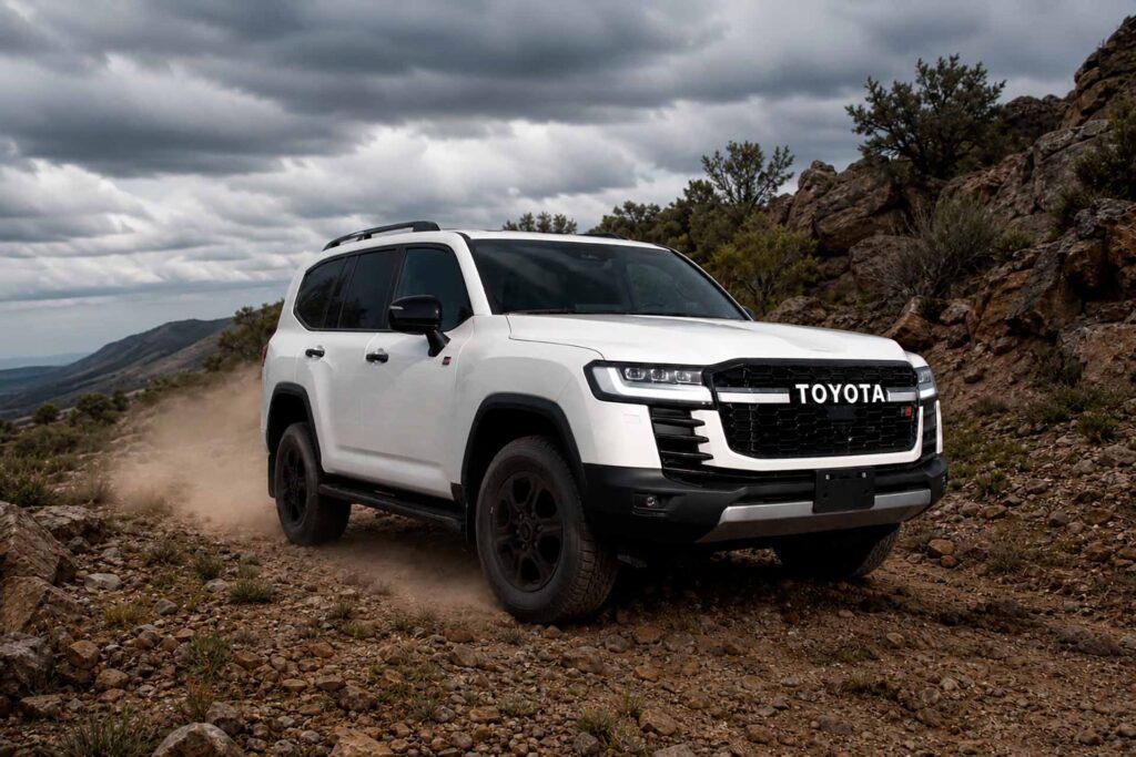 Toyota lanza el nuevo Land Cruiser 300 con mejoras en motorización, diseño y más 3 Land Cruiser 300 GR S 3