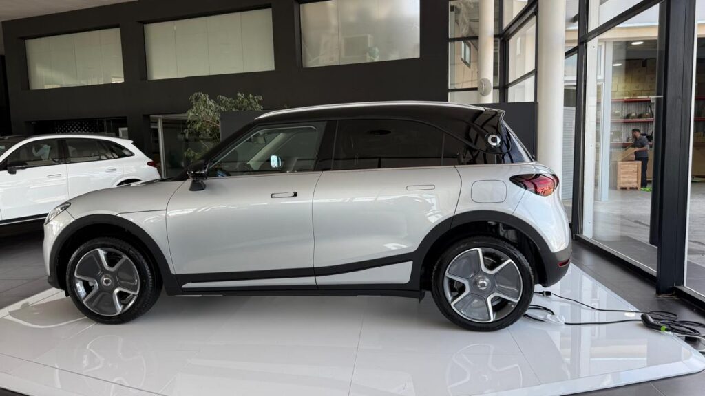 Los nuevos Smart eléctricos llegaron a Mendoza 3 Smart 1 lateral