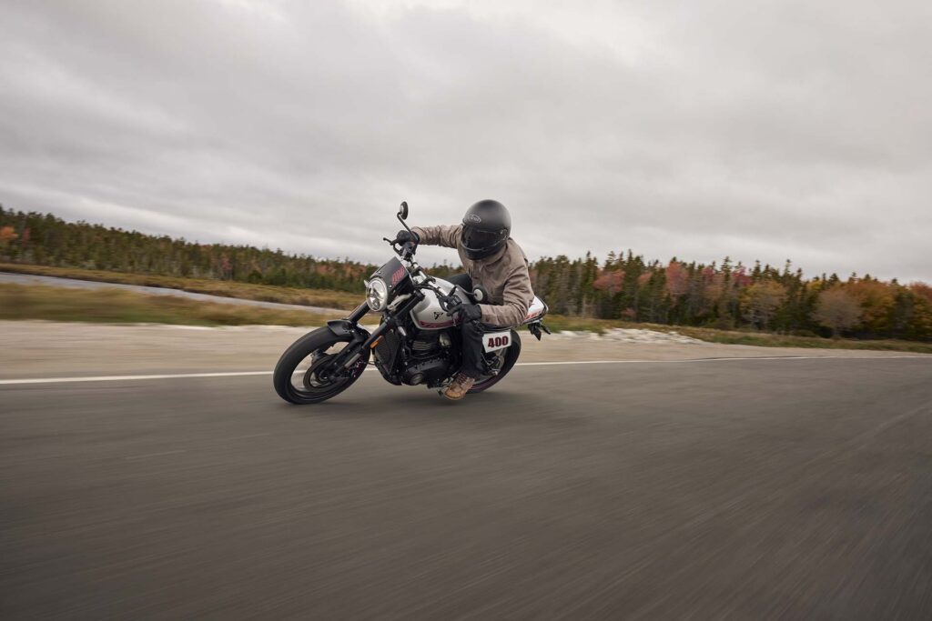 Triumph agranda la familia 400 con las nuevas Thruxton y Tracker 2 Triumph Tracker 400.