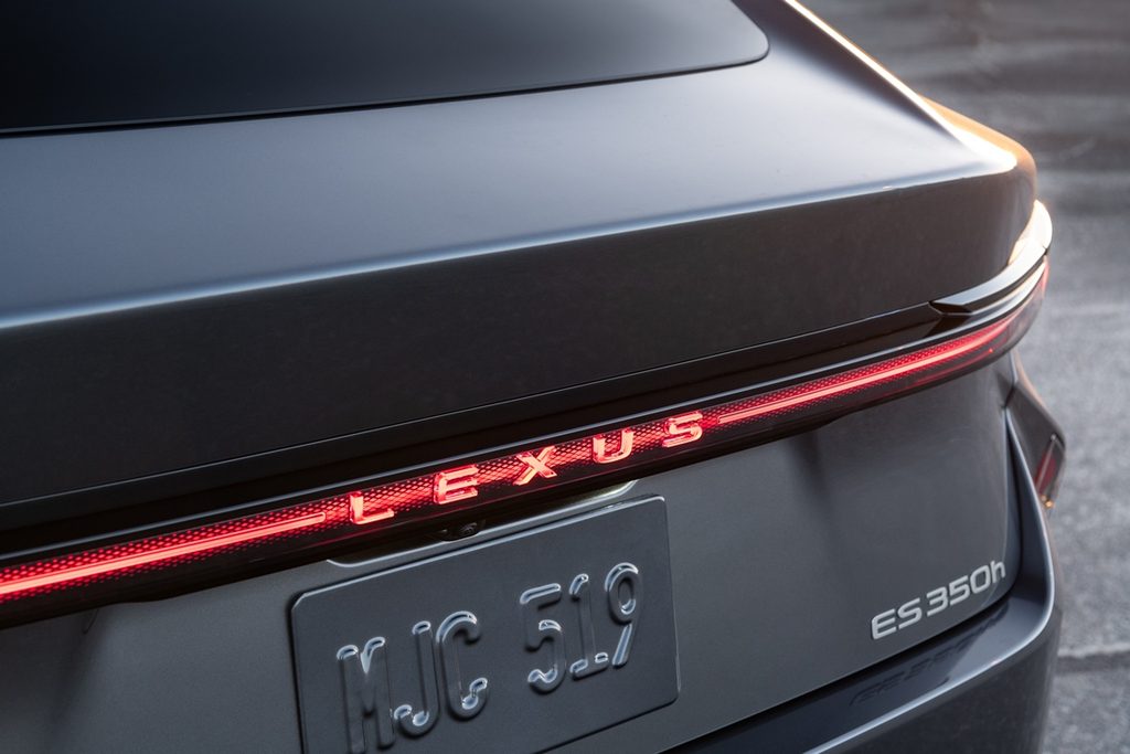 Lexus ES 2027 1