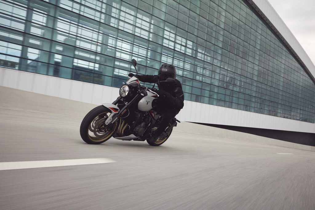 Triumph Trident 800 ACC MY26 02662 JP