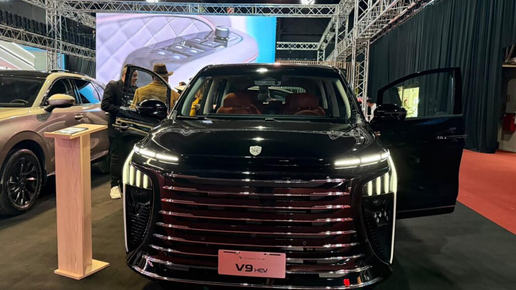 Los mejores modelos de la Expo Auto Chino 2026 21 forthing V9 HEV