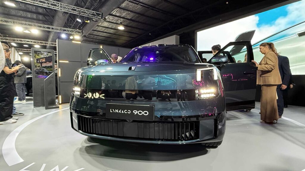 Lynk & Co 900