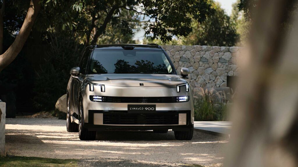 Lynk & Co 900
